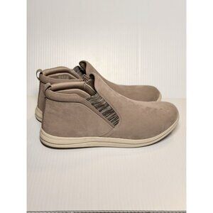 Clarks BREEZE CLOVER Size 10 M Taupe Leather Boots Side Zip Ankle Booties Shoes